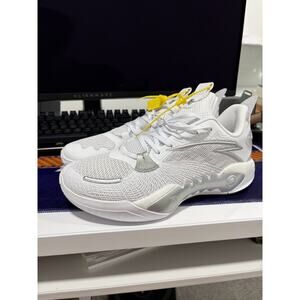 Size 9 Mens, ANTA Shock Wave 5 White - Kyrie Irving